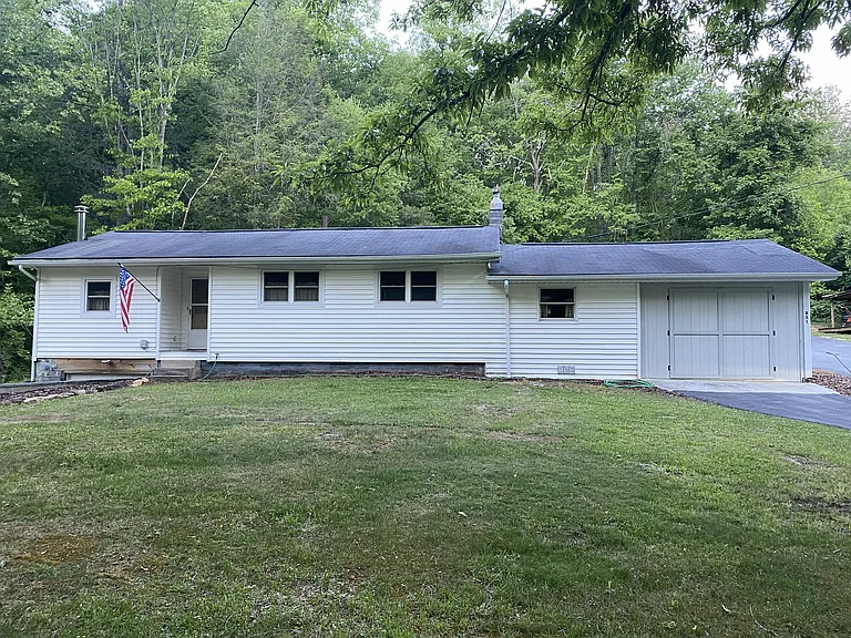 Street view, big front yard.