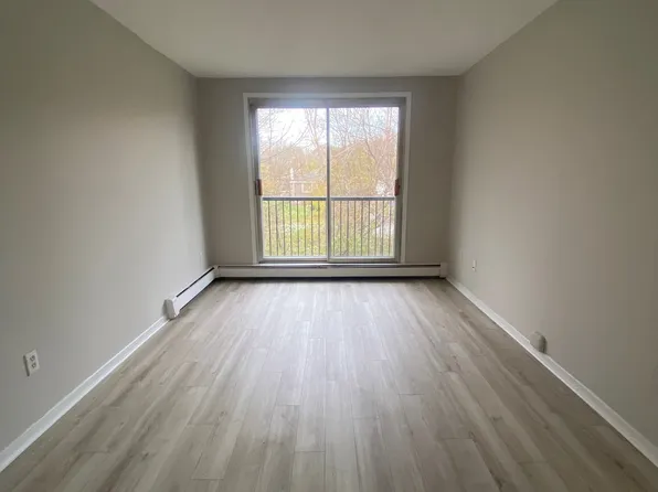 11 Garshan Rd #224, Halifax, NS B2X 2J1