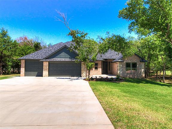 3rd image of 9070 Oak Tree Cir