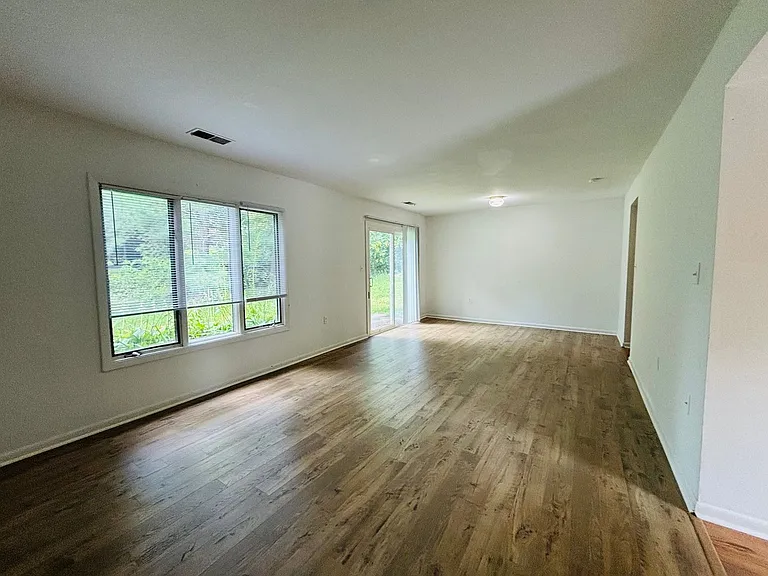 360 Shenandoah Cir — Photo 15