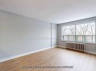 31 Clearview Hts #111, Toronto, ON M6M 2A2