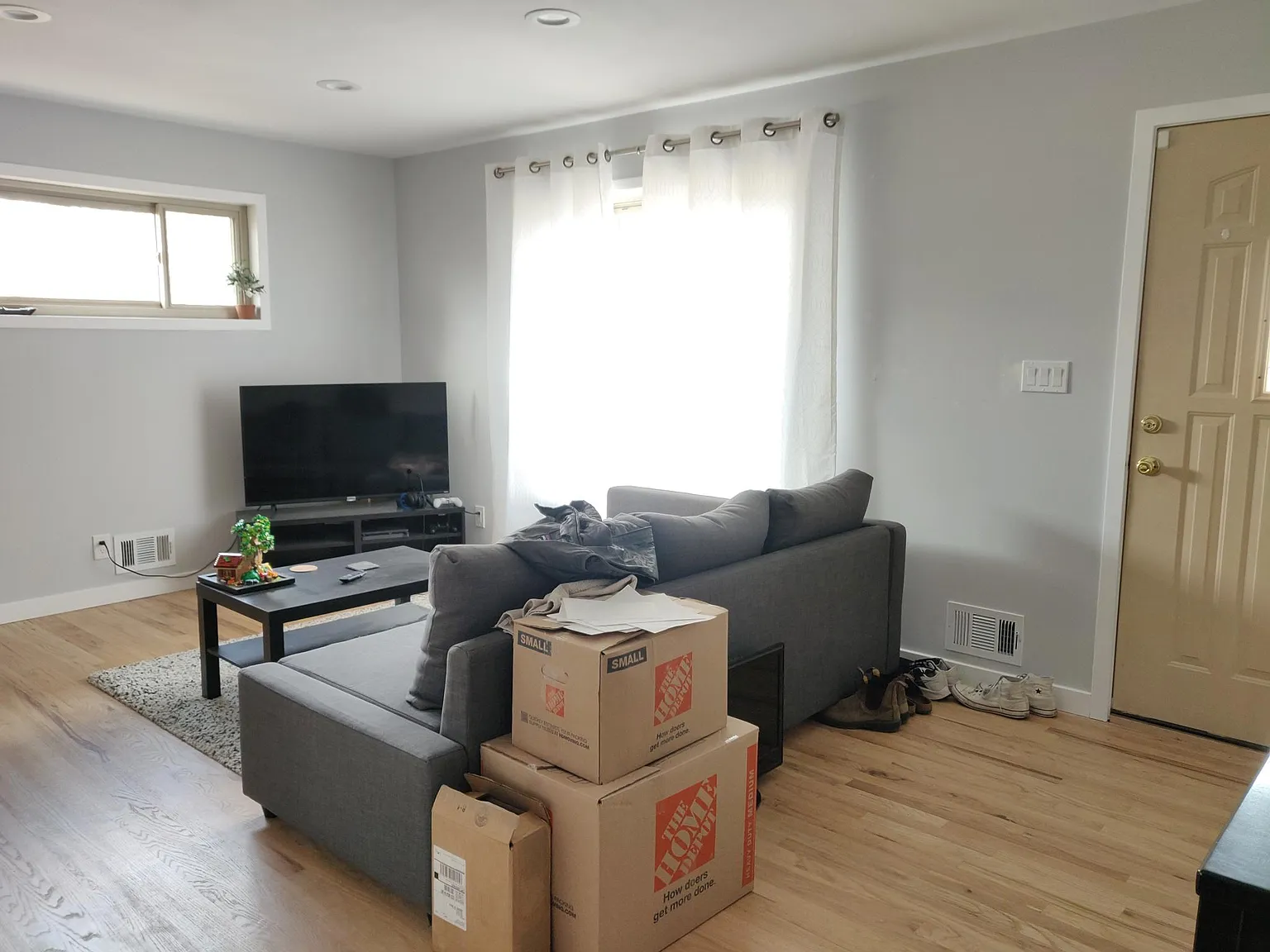 1300 Mariposa Dr — Photo 3
