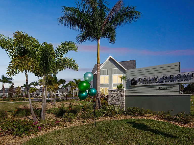 Palm Grove Luxury Apartments — Photo 5