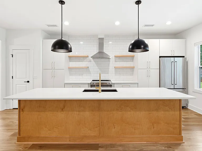 213 Myrtle Ave — Photo 16