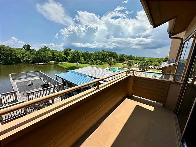 13 Lake Breeze Dr — Photo 24