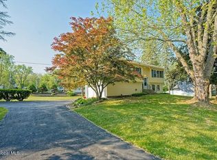 12 Sparrowbush Rd S, Latham, NY 12110