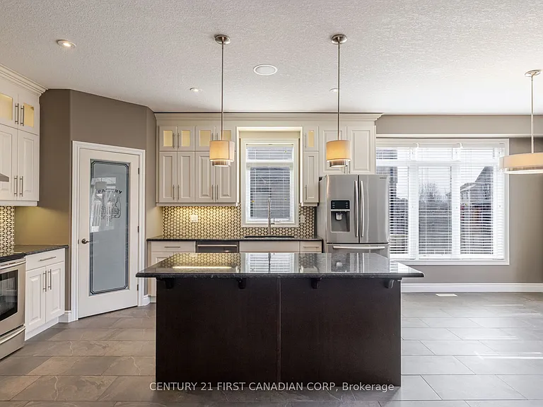 1690 Beaverbrook Ave — Photo 15