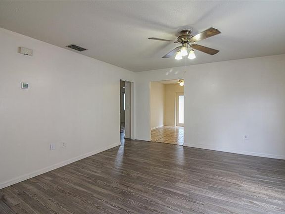 3rd image of 1018 Buttercup Dr