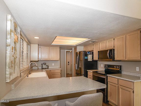 5th image of 3230 E Altadena Avenue