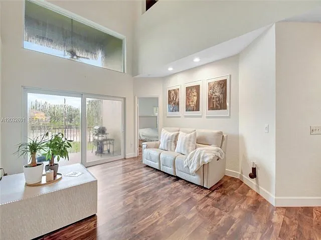 16339 Malibu Dr — Photo 6
