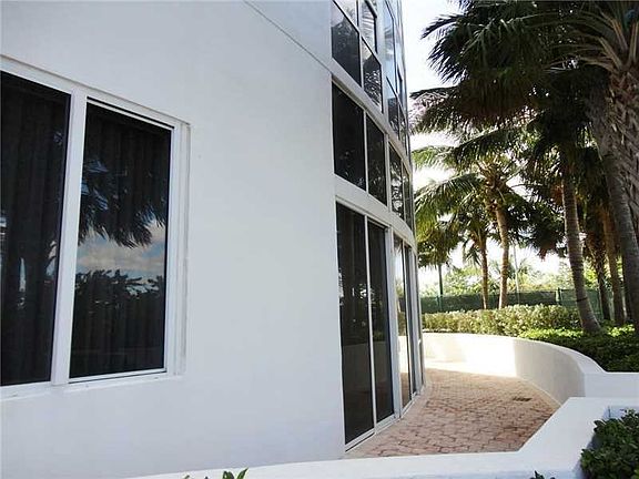 4th image of 18201 Collins Ave #0401