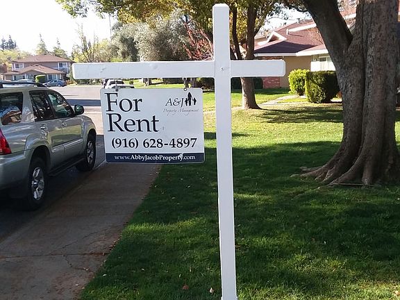 3rd image of 821 Carro Dr APT 2