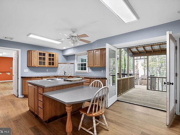 3rd image of 507 Chestnut Ct