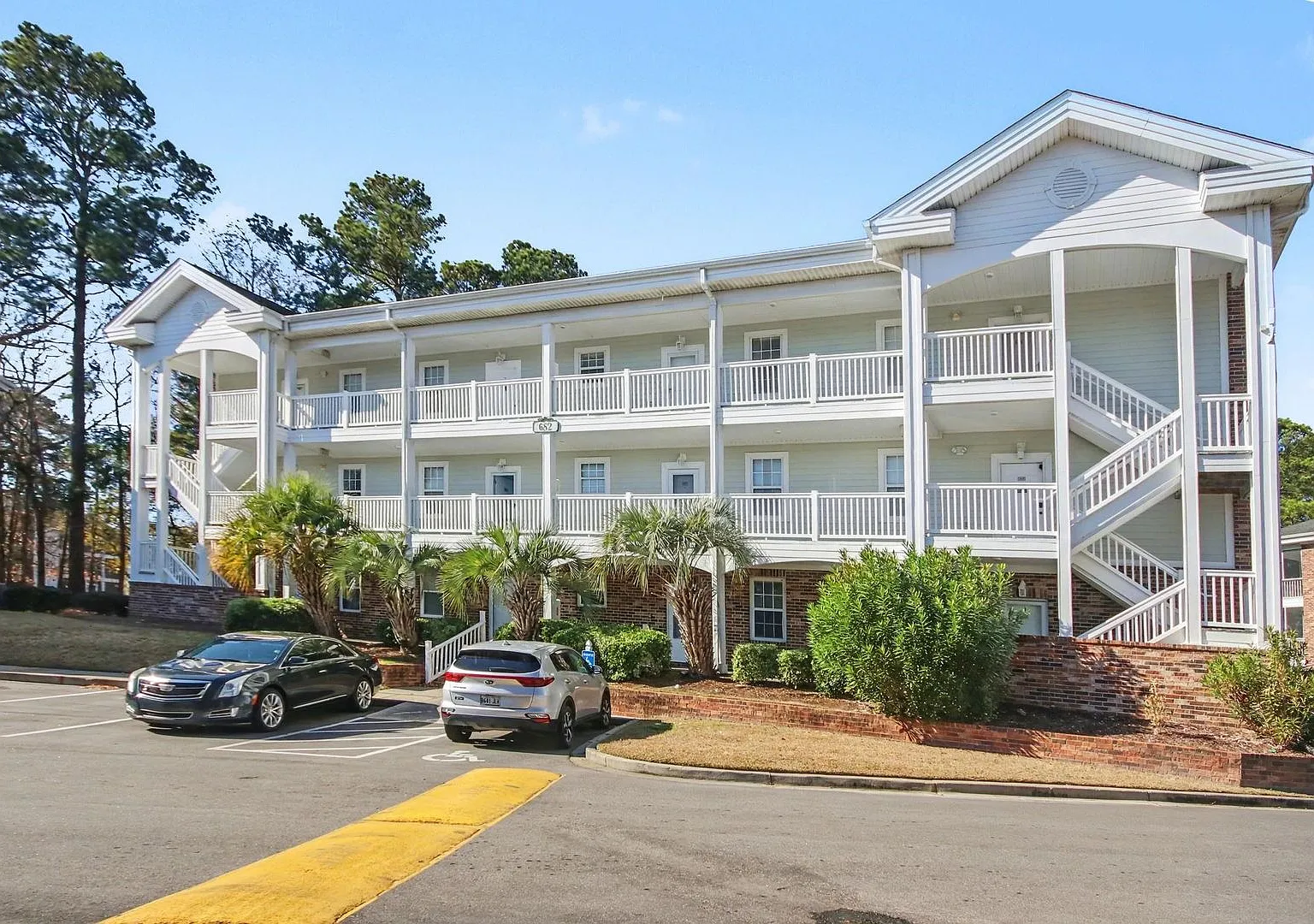 Furnished 2 bedroom, 2 bath condo in Arrowhead Community — Photo 1