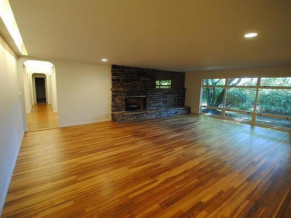 5th image of 930 130th Ave NE