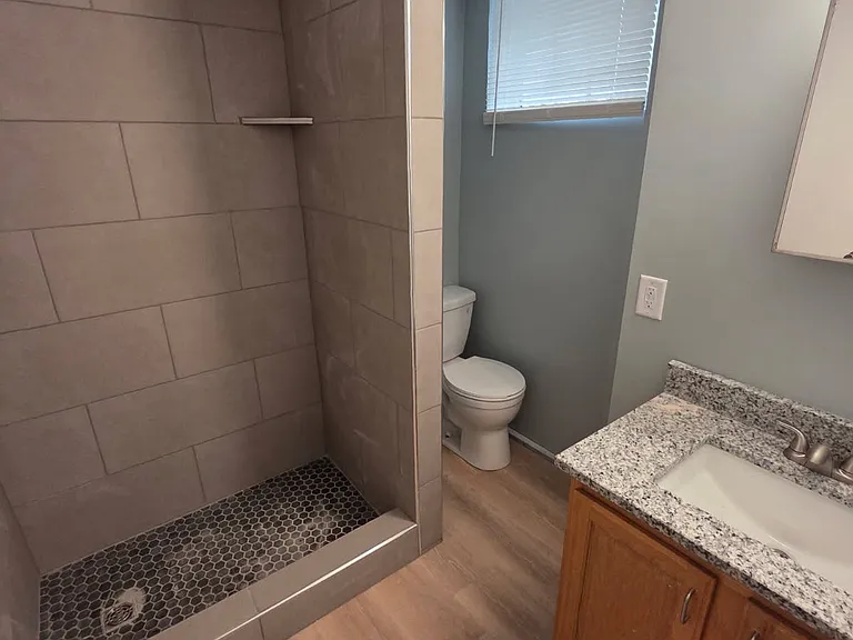 121A & B SW Roosevelt St #B — Photo 2