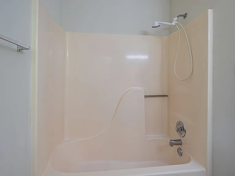 2402 Betsy Ct SW — Photo 32