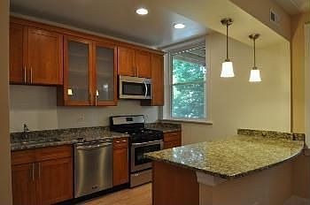 4th image of 5435 S Woodlawn Ave APT 3F