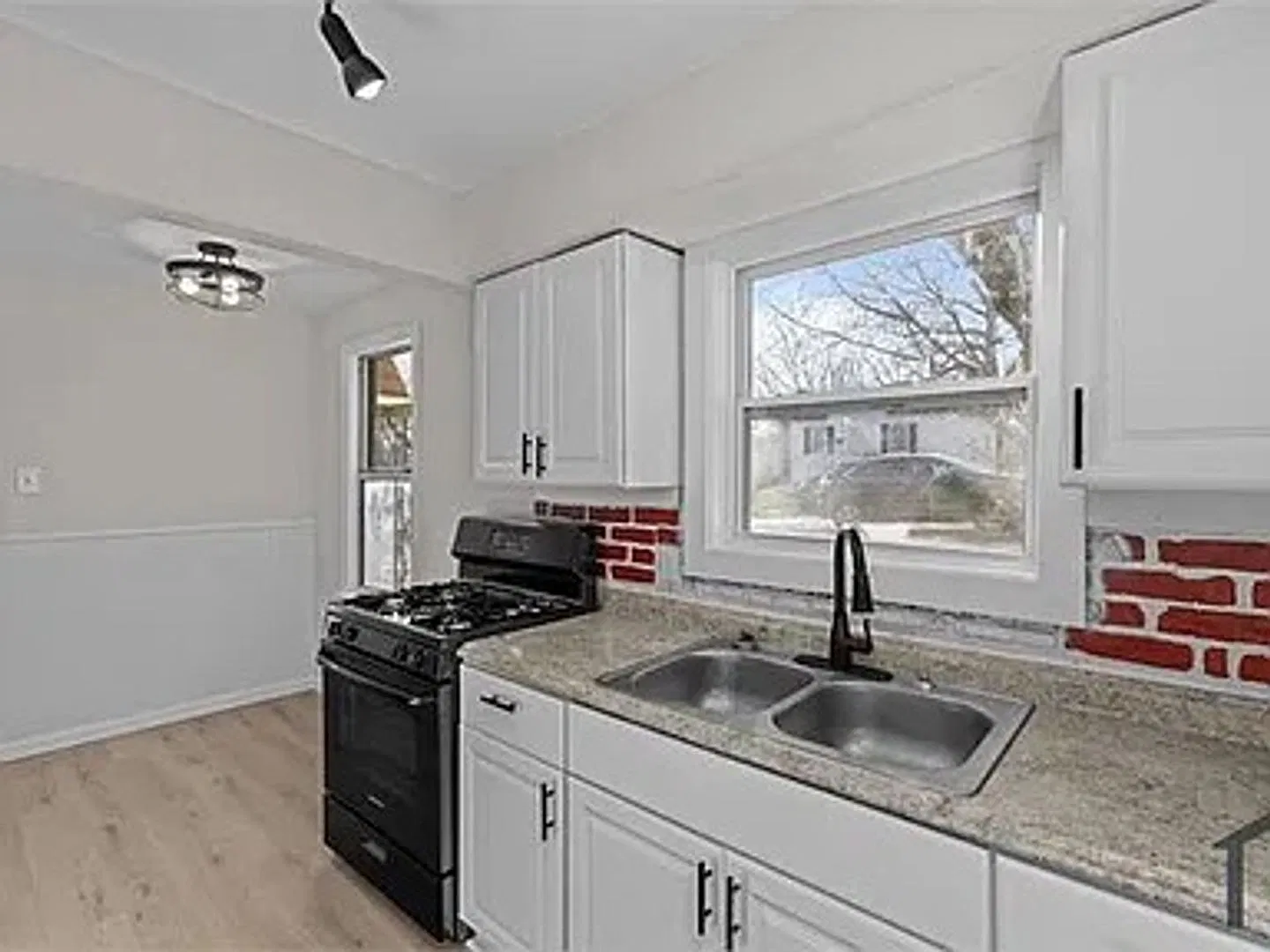 Charming 3 Bed, 1 Bath Home for Rent — Photo 2