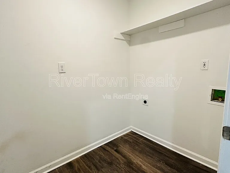 252 N Hollywood St — Photo 5