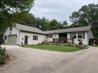 N7130 Cozy Oaks Cir, Shawano, WI 54166