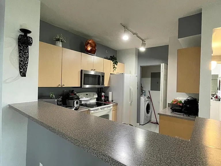 7950 N Nob Hill Rd — Photo 8