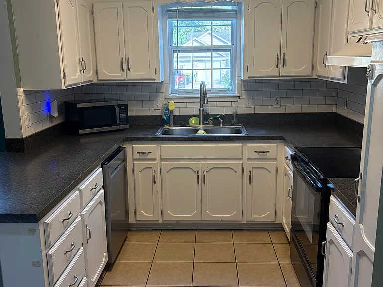11834 Virginia Ave — Photo 10
