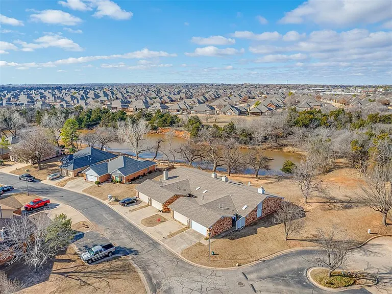4768 Hemlock Cir — Photo 41