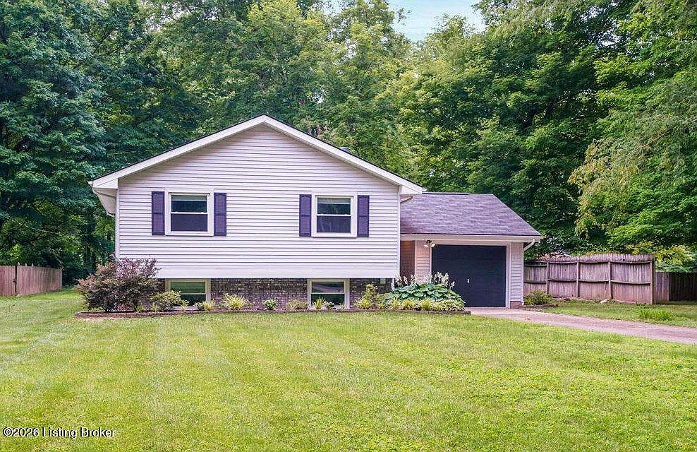 3 bed, 2.0 bath, 1934 sqft, $2,300 — Photo 1
