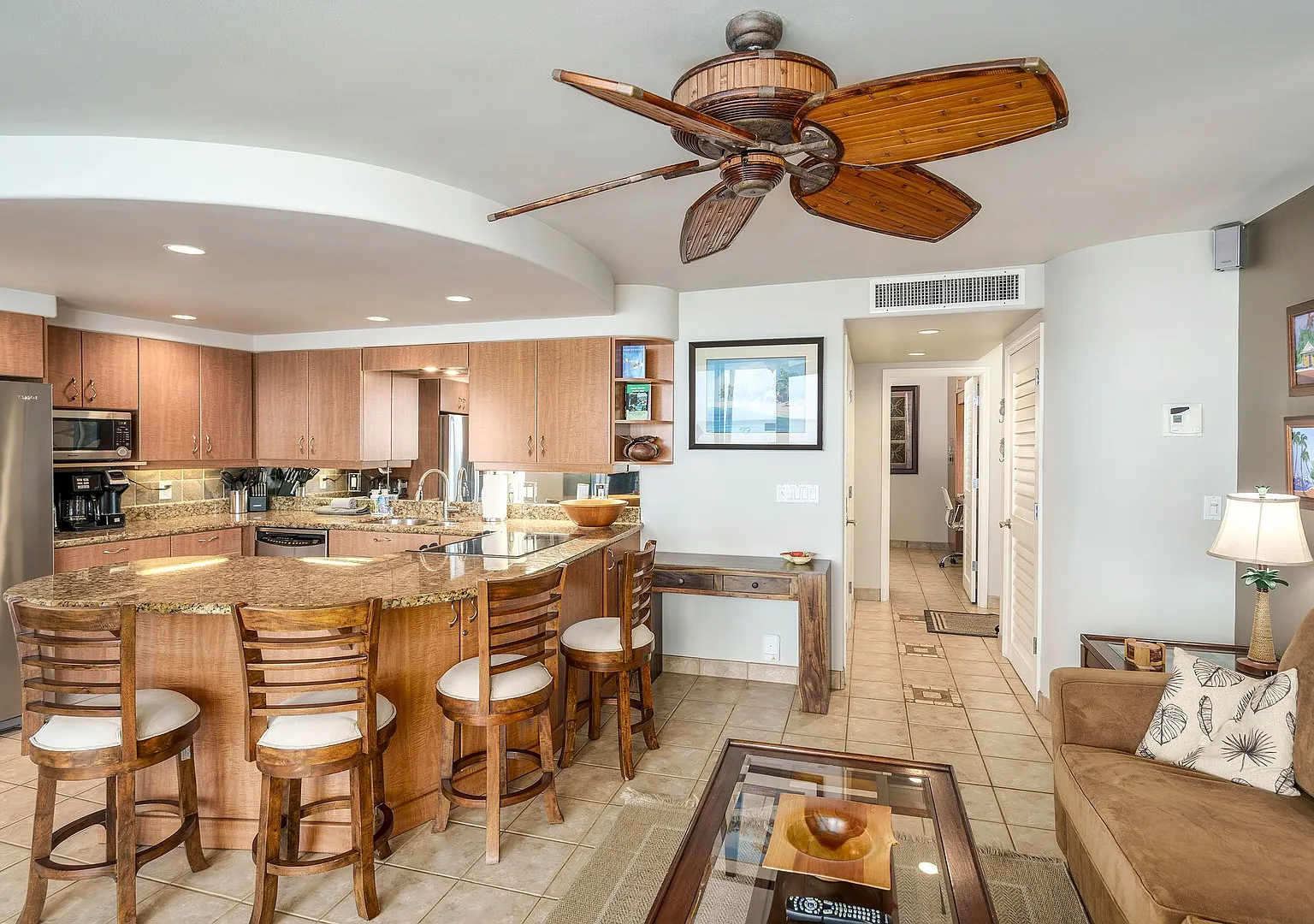 Kihei Beach 606 - Direct Ocean Front, Breathtaking Top Floor Views, — Photo 3