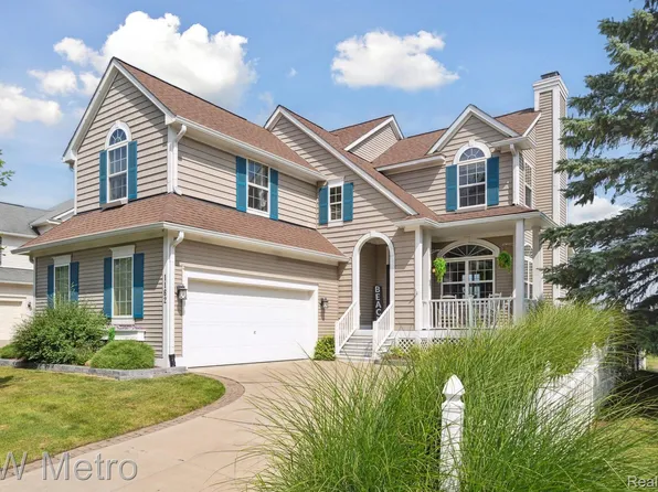 1162 Fountain View Ln, Oxford, MI 48371