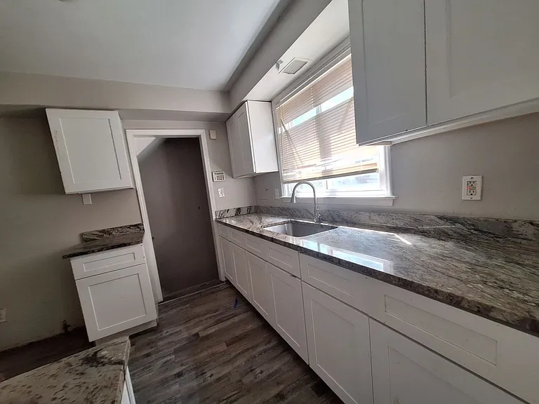 14510 Greenview Rd — Photo 6