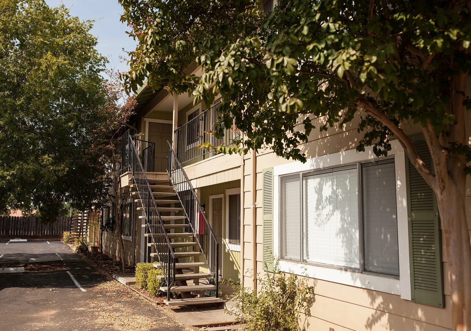 Crestline Apartments — Photo 2