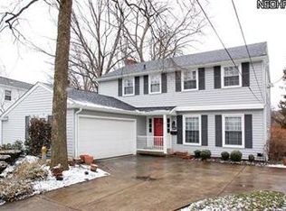 30500 Manhasset Dr, Bay Village, OH 44140