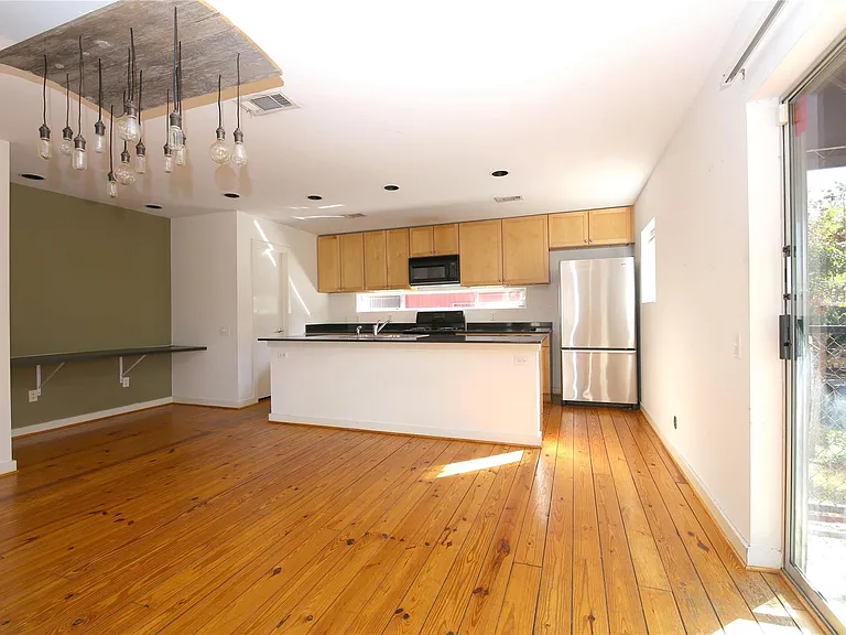 2819 Crawford St — Photo 5