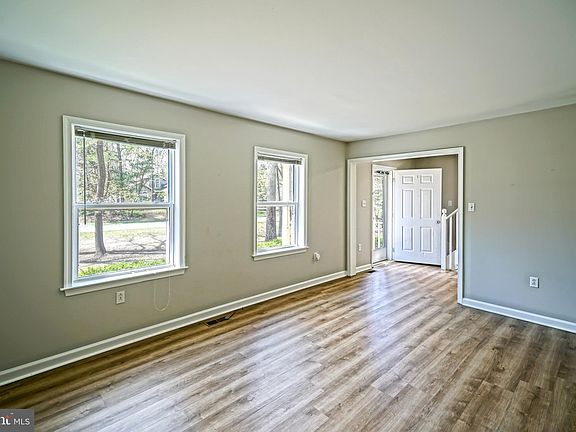 5th image of 111 Madison Dr