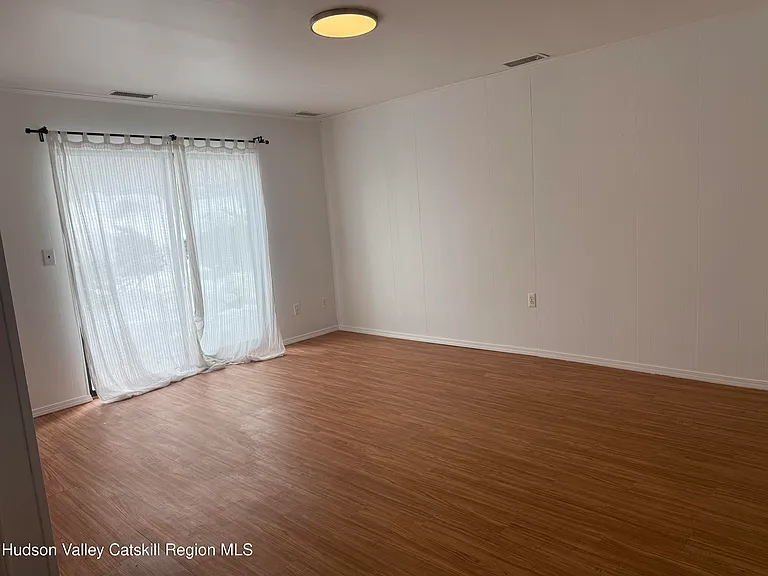 259 Village Ct — Photo 8