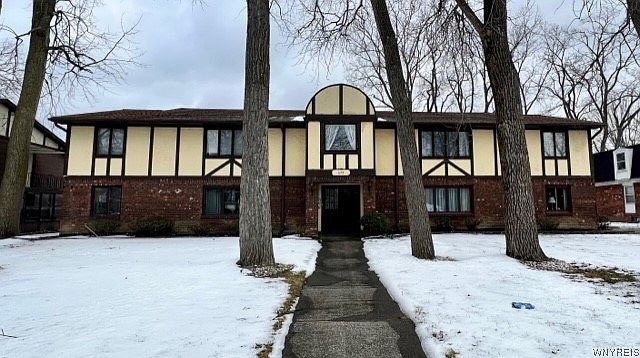 1st image of 177 Denrose Dr APT 1