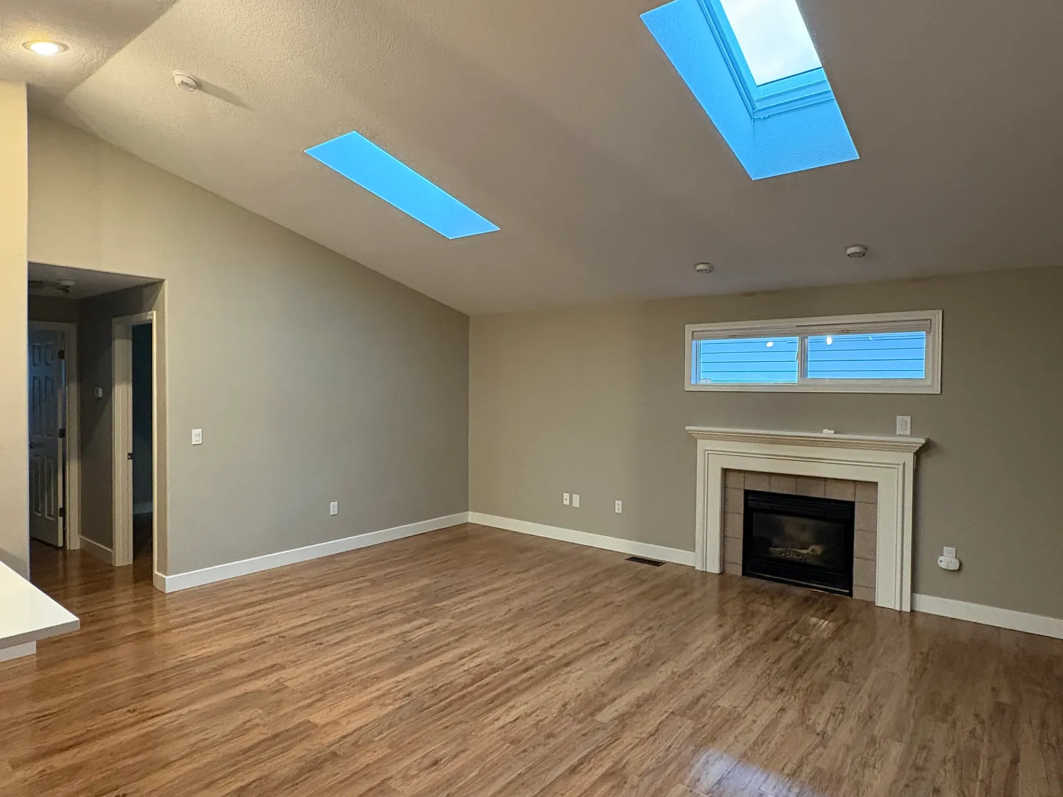 2 bed, 1083 sqft, $2,100 — Photo 1