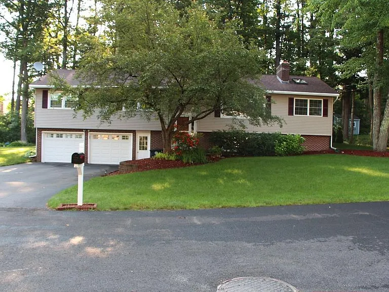 12 Monterey Ave — Photo 2