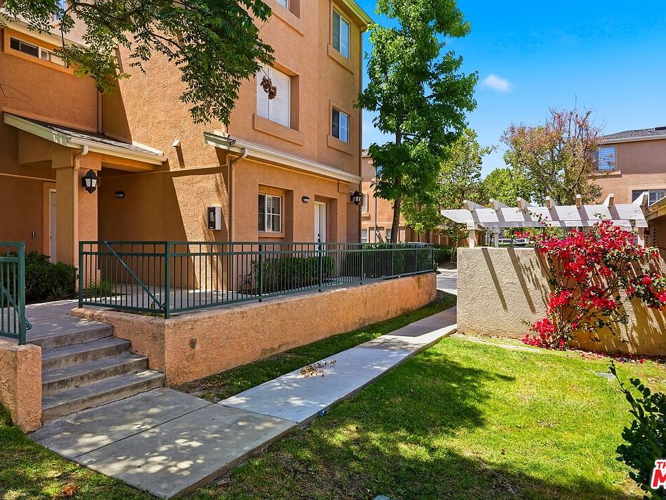 1st image of 1050 Harbor Heights Dr Unit C
