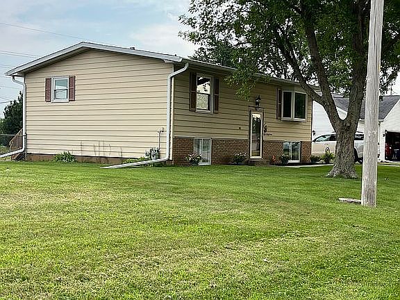 3rd image of 1547 Meadow Lark Dr