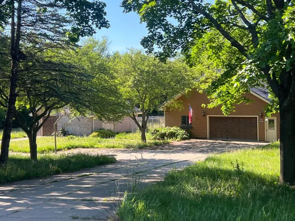 S54W29033 Saylesville Rd #R, Waukesha, WI 53189