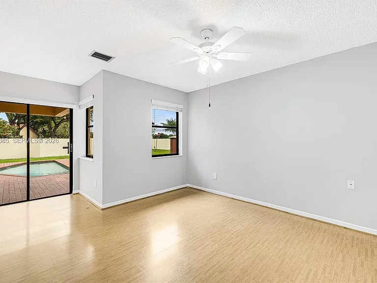 11301 SW 4th St — Photo 11