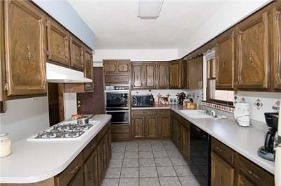 4th image of 328 W Angela Blvd