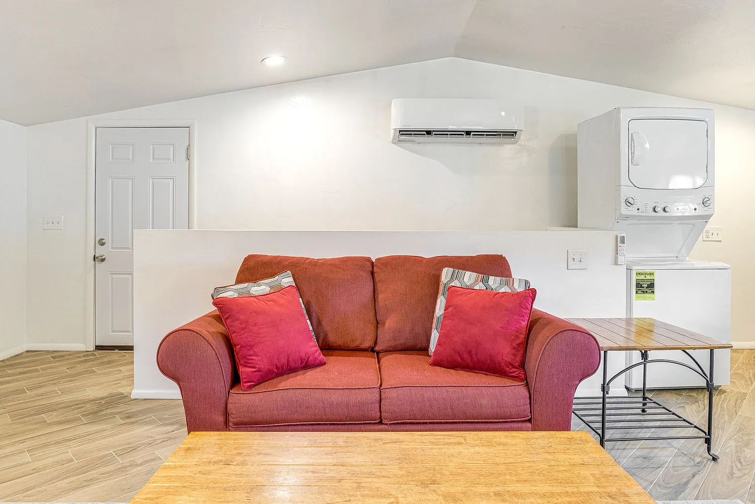 1 bed, 1.0 bath, 990 sqft, $2,661 — Photo 2