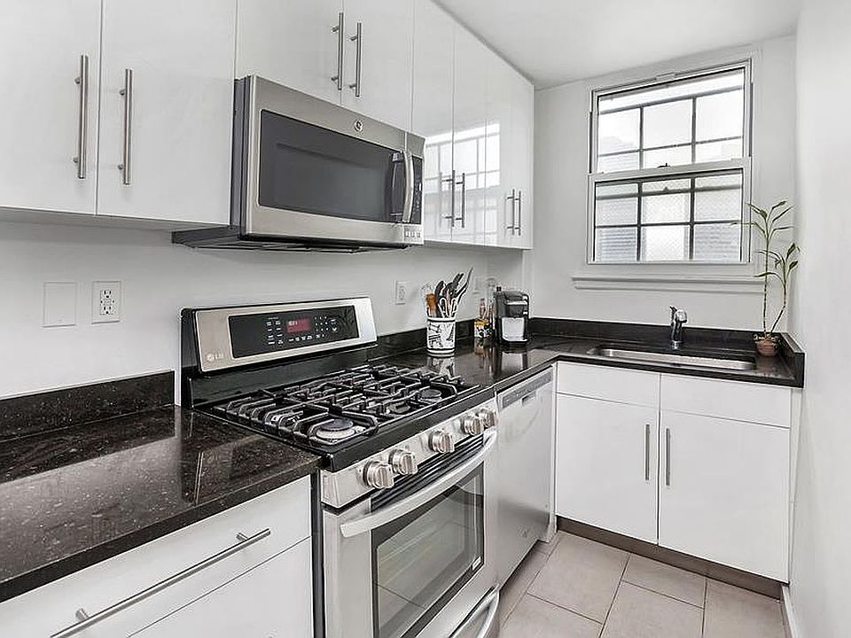 2nd image of 225 E 36th St APT 10F