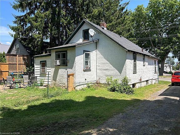 4th image of 230 Queen St S