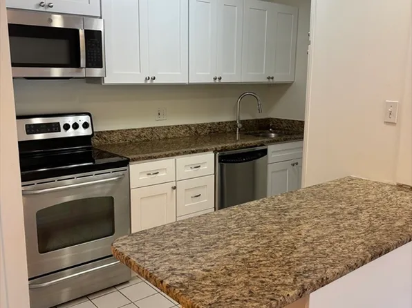 298 Commercial St APT 22, Braintree, MA 02184