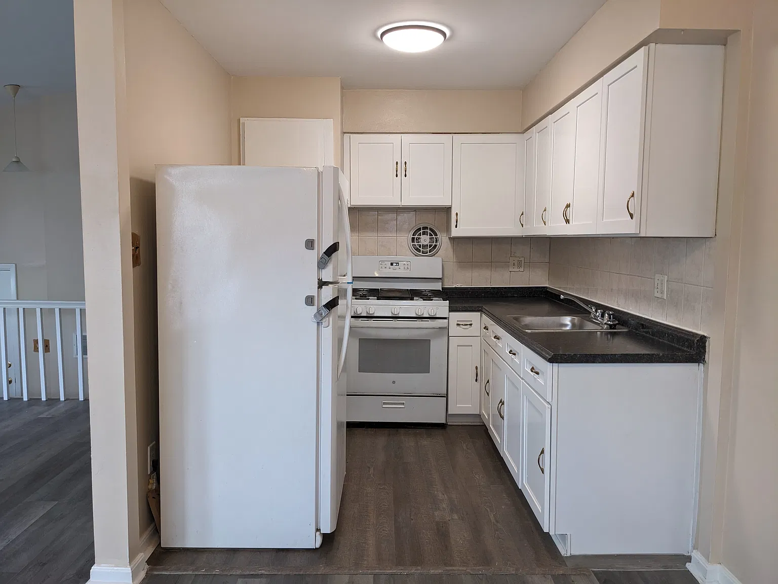 2 bed, 800 sqft, $1,600 — Photo 3